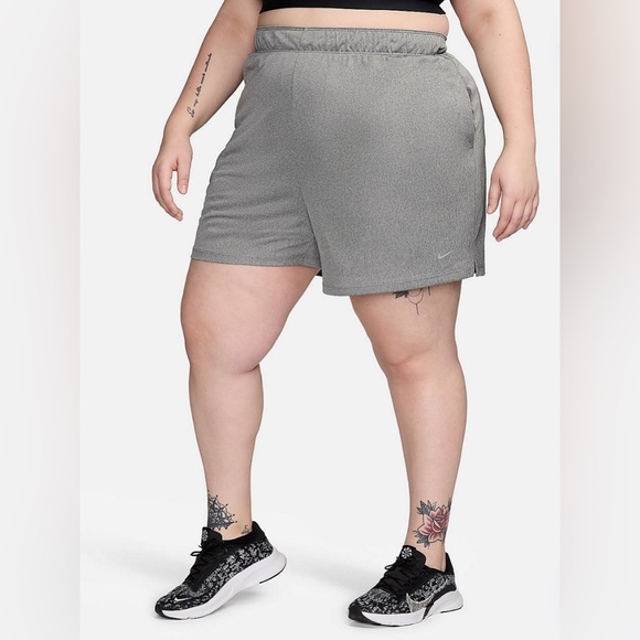 Nike Dri-FIT Attack Women's Mid-Rise 5" Unlined Training Shorts (Plus SZ) 2X - Picture 1 of 8